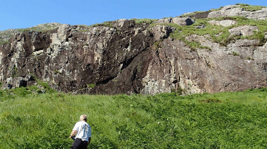 Animated GIF of Andy's approaching Snake Crag